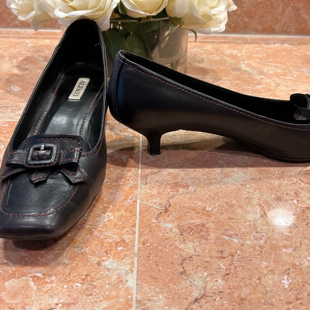 Alfani Black Leather Kitten Heels Women’s Shoex Sz 8.5 M